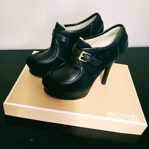 MICHAEL Michael Kors black suede booties, 7M